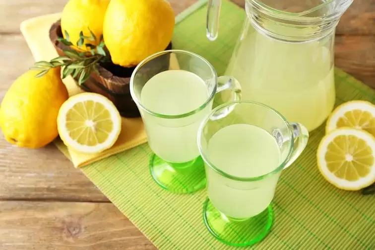 lemon juice to drink in the diet