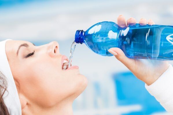 By drinking plenty of water, you can get rid of 5 kg of excess weight in a week