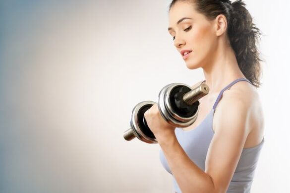 Physical exercises with dumbbells will help the process of losing 5 kg in 7 days
