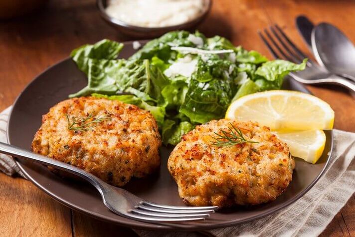 Fish cutlets are a healthy food for those trying to lose 10 kg per month