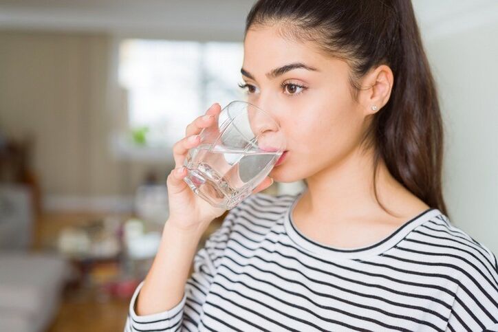 Regular consumption of pure water is the key to losing 10 kg in a month. 